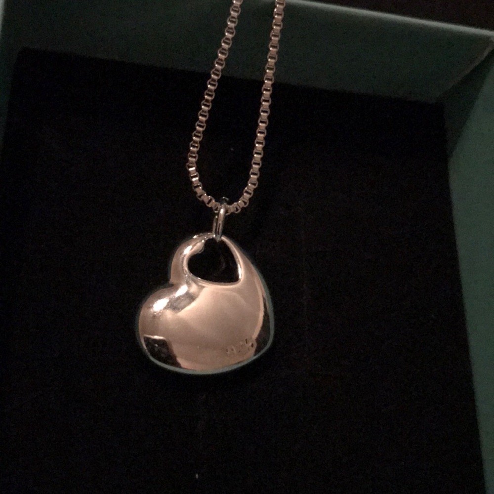 925 silver necklace with floating heart charm